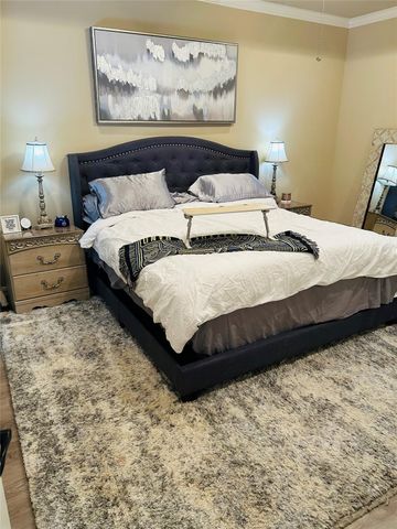 1049 W 22nd Street H, Houston, TX 77008