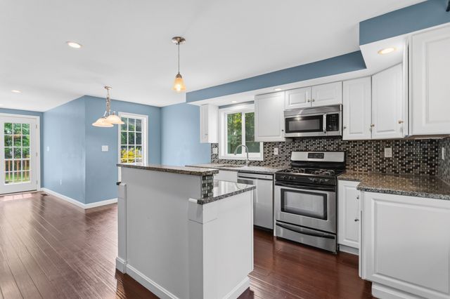 10 Pine St, Westford, MA 01886