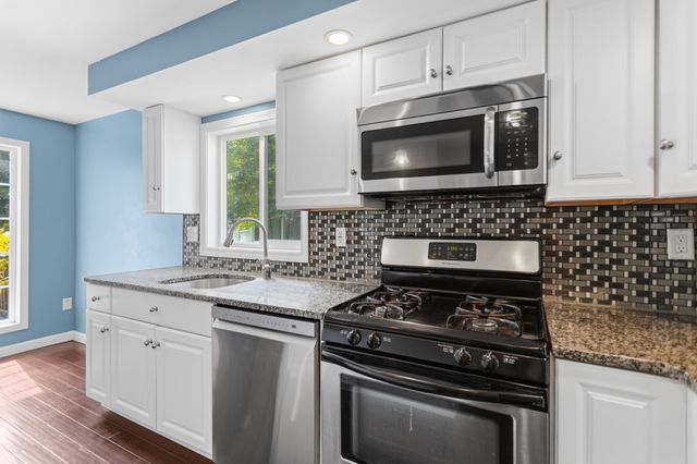 10 Pine St, Westford, MA 01886