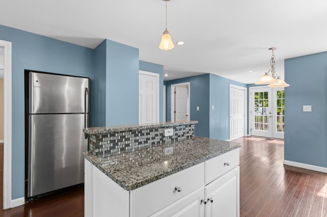 10 Pine St, Westford, MA 01886