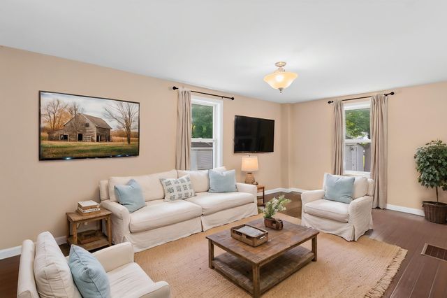10 Pine St, Westford, MA 01886