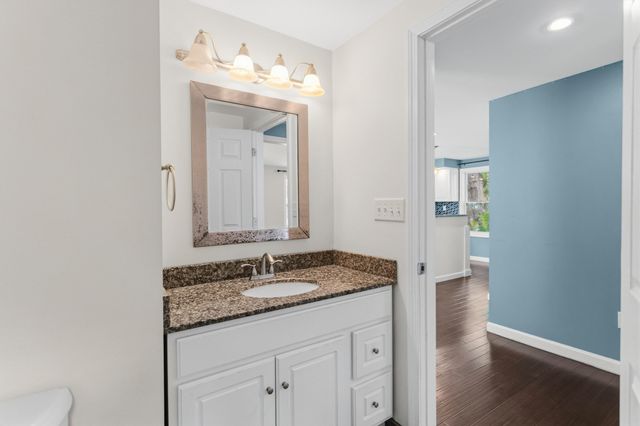 10 Pine St, Westford, MA 01886