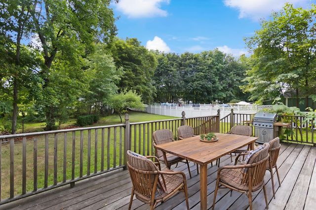 10 Pine St, Westford, MA 01886