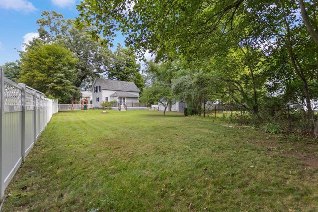 10 Pine St, Westford, MA 01886