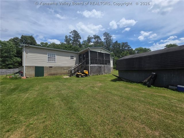 162 Pine Grove Drive, Culloden, WV 25510
