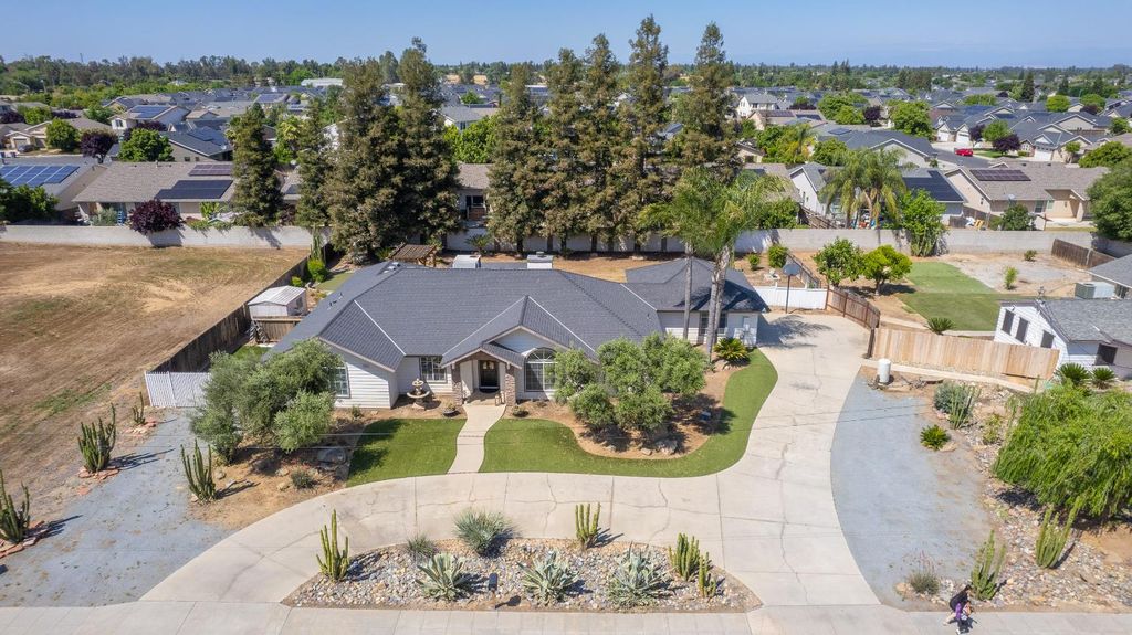 Image 1 of property listing at 5358 W Clinton Avenue, Fresno, CA 93722