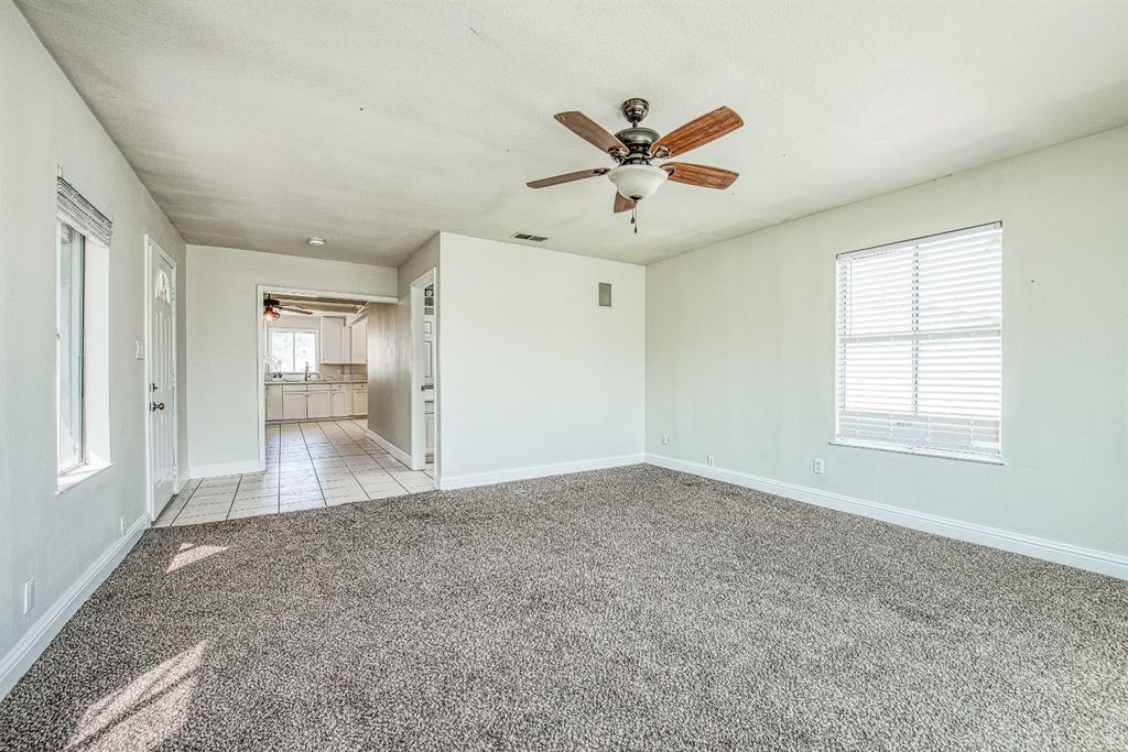 Image 39 of property listing at 5358 W Clinton Avenue, Fresno, CA 93722