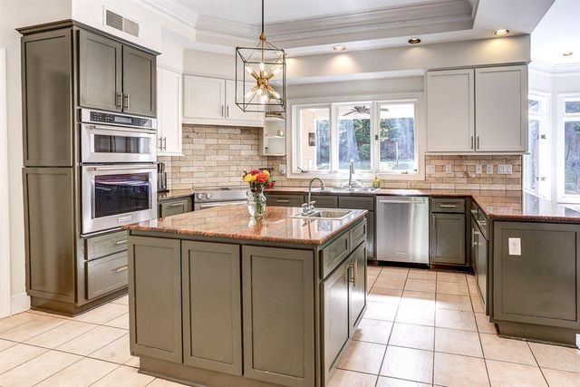 6571 OAK ESTATES DR, Memphis, TN 38119