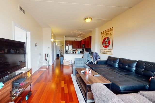 873 N LARRABEE Avenue 304, Chicago, IL 60610