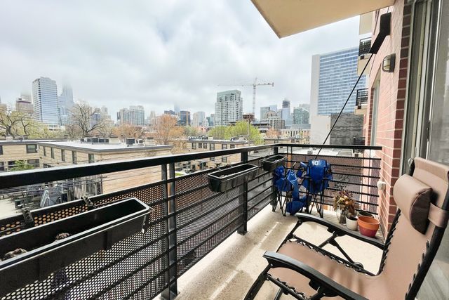 873 N LARRABEE Avenue 304, Chicago, IL 60610