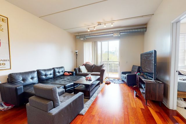 873 N LARRABEE Avenue 304, Chicago, IL 60610