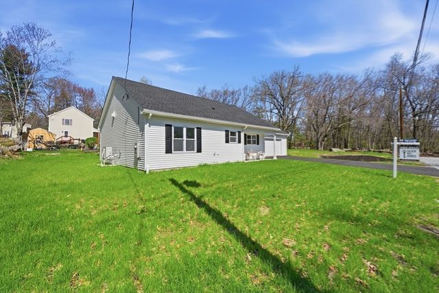 109 Navy Yard Rd, Dracut, MA 01826