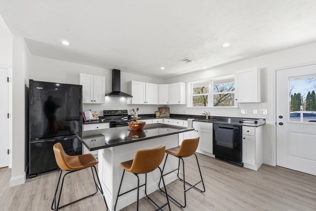 109 Navy Yard Rd, Dracut, MA 01826