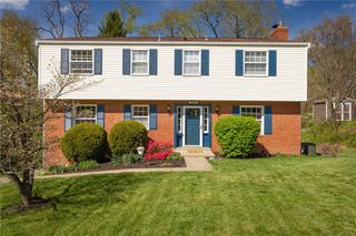 1243 Sun Ridge Dr, Upper St Clair, PA 15241