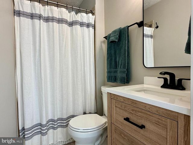 1011 NELSON CT NE, Leesburg, VA 20176