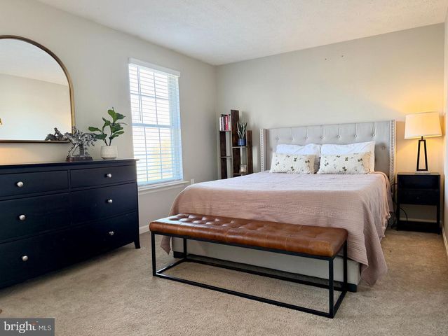 1011 NELSON CT NE, Leesburg, VA 20176