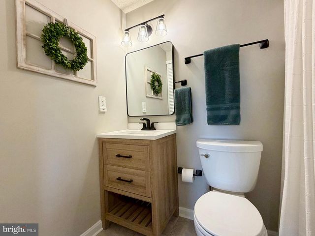 1011 NELSON CT NE, Leesburg, VA 20176