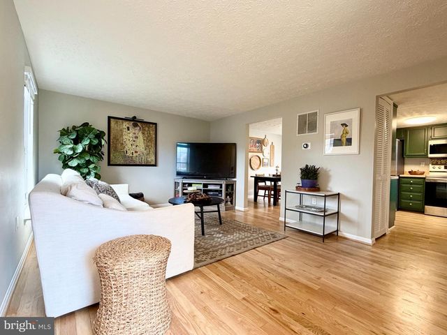 1011 NELSON CT NE, Leesburg, VA 20176