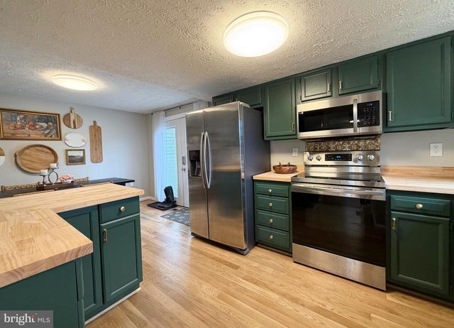 1011 NELSON CT NE, Leesburg, VA 20176