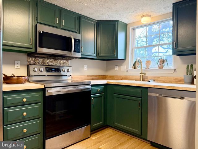 1011 NELSON CT NE, Leesburg, VA 20176