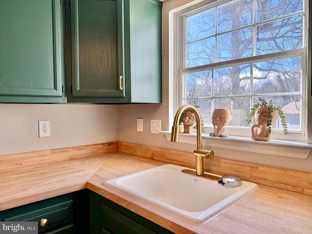 1011 NELSON CT NE, Leesburg, VA 20176