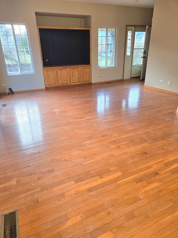 308 Windsor Court C, South Elgin, IL 60177