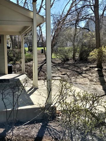 308 Windsor Court C, South Elgin, IL 60177