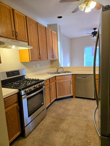 308 Windsor Court C, South Elgin, IL 60177