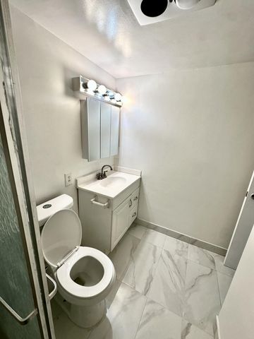 2440 Lake Osborne Drive 201, Lake Worth Beach, FL 33461