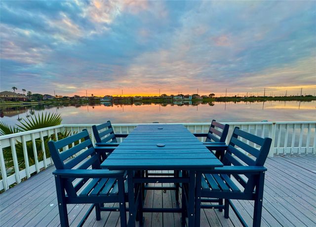 10429 Schaper Road, Galveston, TX 77554