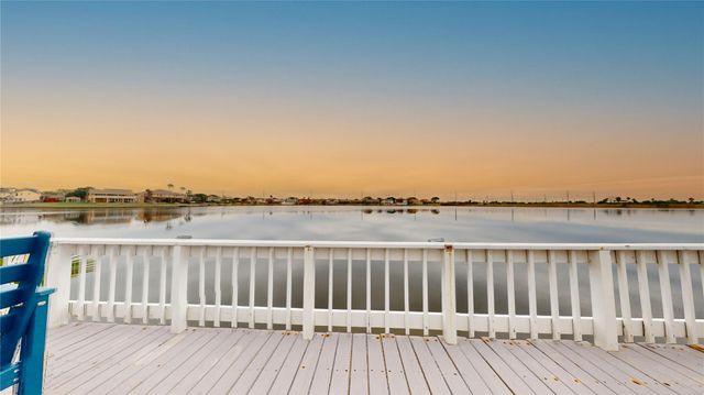 10429 Schaper Road, Galveston, TX 77554