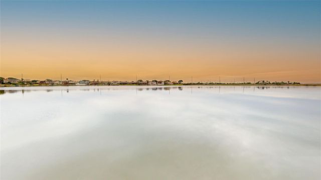 10429 Schaper Road, Galveston, TX 77554