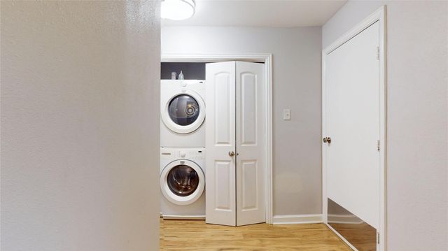 10429 Schaper Road, Galveston, TX 77554