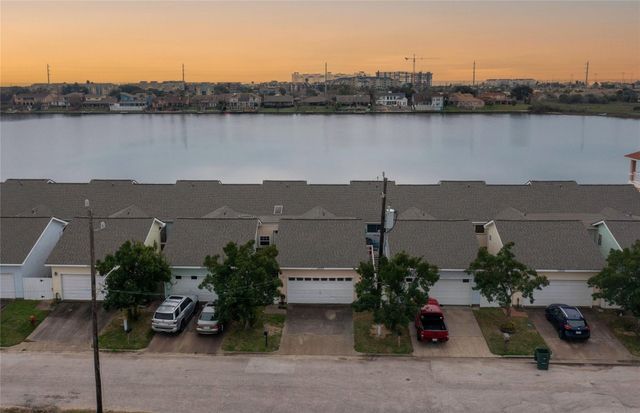 10429 Schaper Road, Galveston, TX 77554