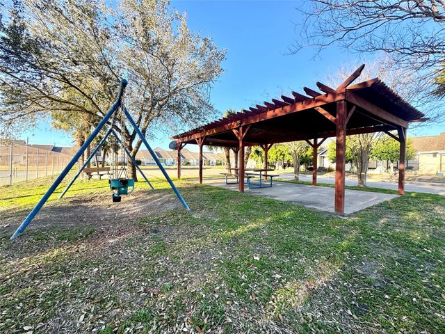 10429 Schaper Road, Galveston, TX 77554