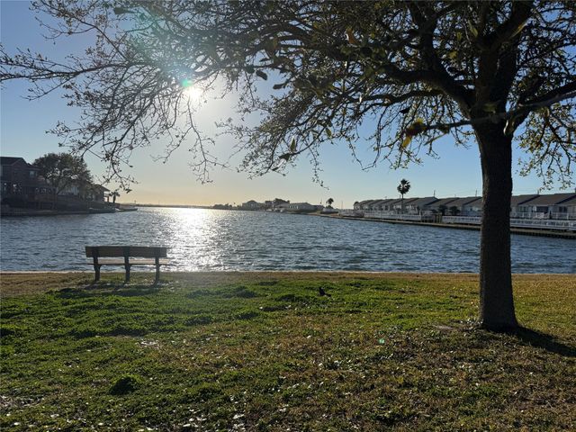 10429 Schaper Road, Galveston, TX 77554