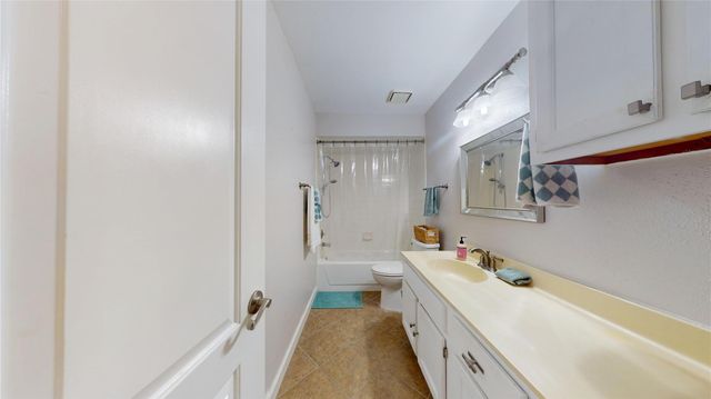 10429 Schaper Road, Galveston, TX 77554