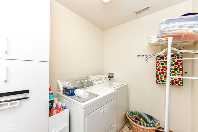 4739 W Harrisburg Court, New Palestine, IN 46163