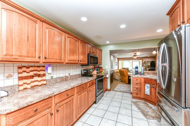 4739 W Harrisburg Court, New Palestine, IN 46163