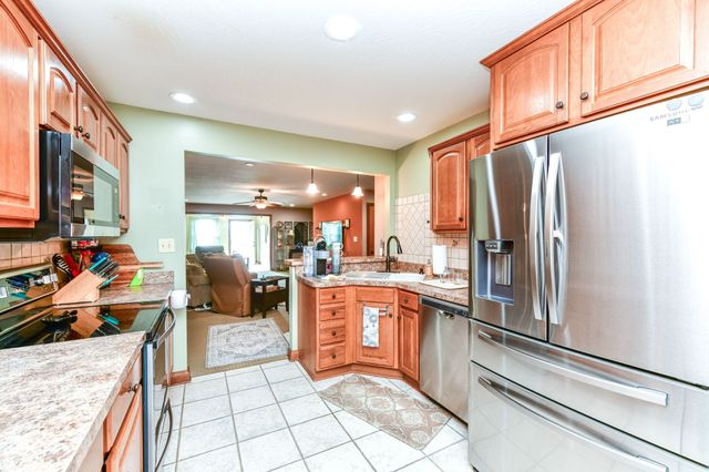 4739 W Harrisburg Court, New Palestine, IN 46163