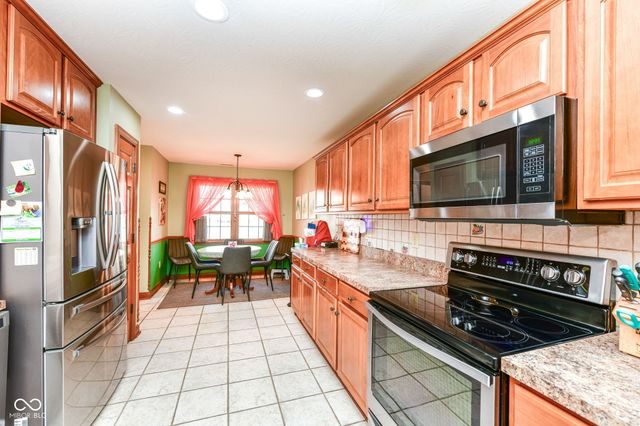 4739 W Harrisburg Court, New Palestine, IN 46163