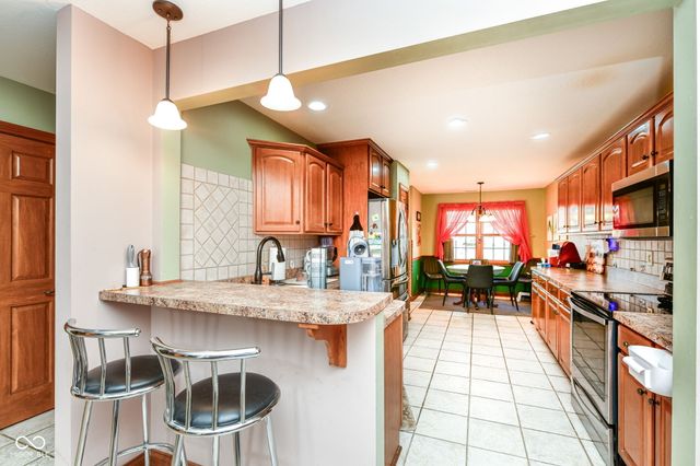 4739 W Harrisburg Court, New Palestine, IN 46163