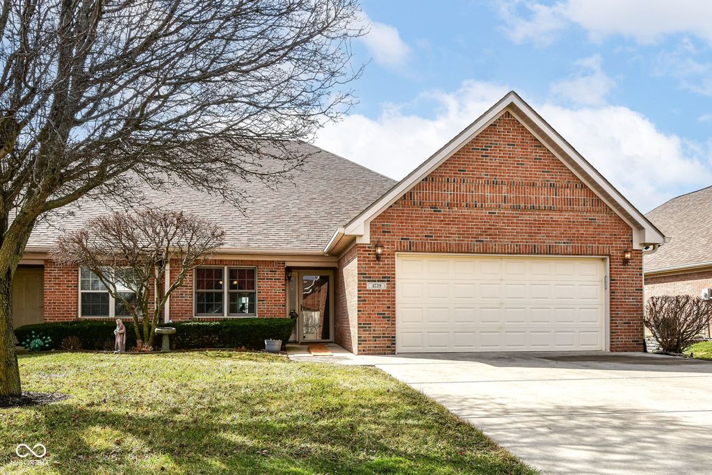 4739 W Harrisburg Court, New Palestine, IN 46163