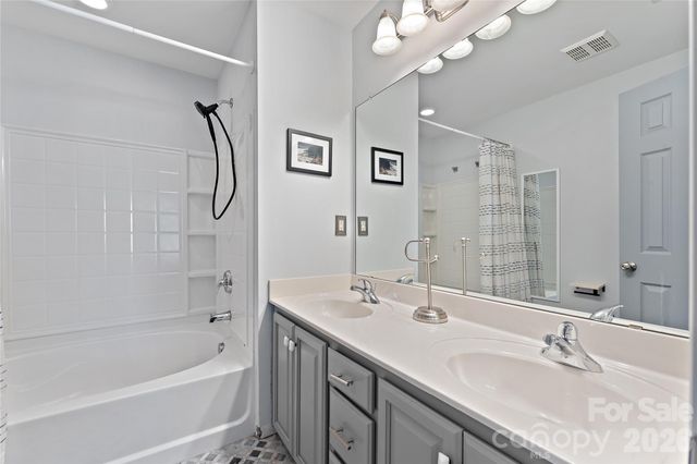 11138 Saintsbury Place, Charlotte, NC 28270