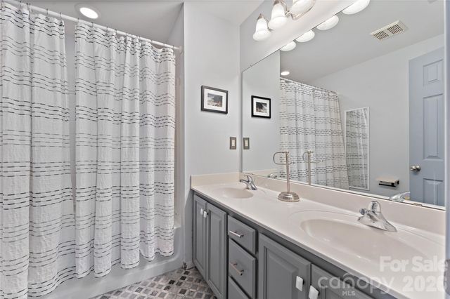 11138 Saintsbury Place, Charlotte, NC 28270