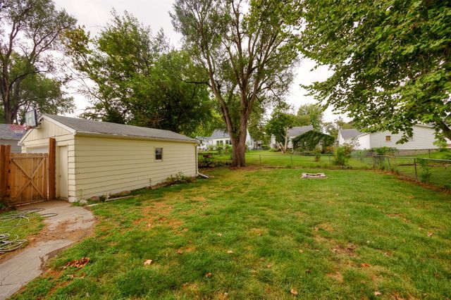 3814 67th Street, Urbandale, IA 50322