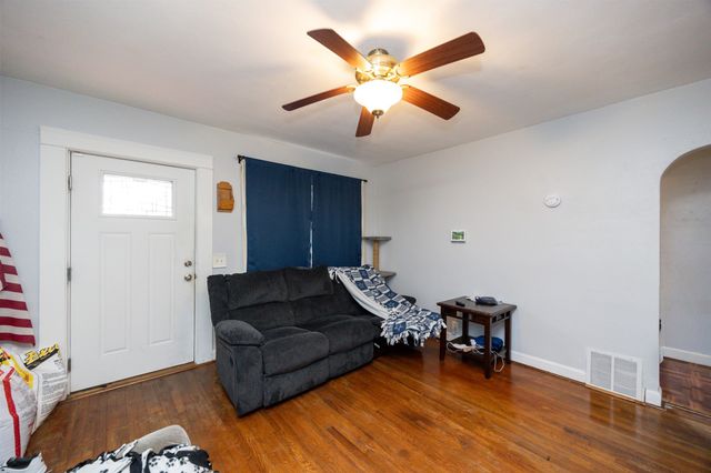 3814 67th Street, Urbandale, IA 50322