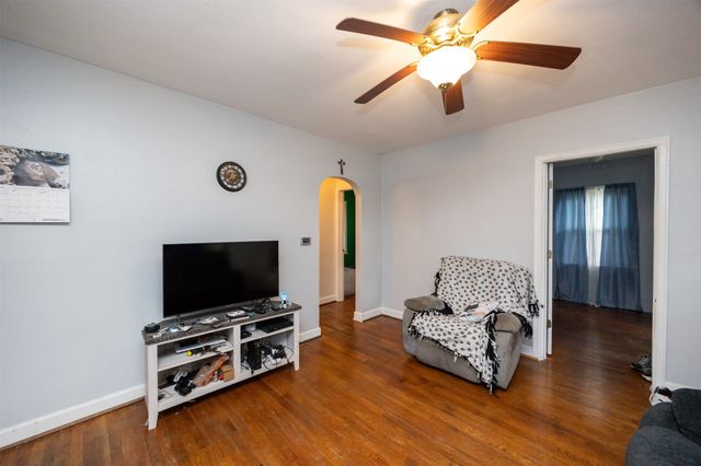 3814 67th Street, Urbandale, IA 50322