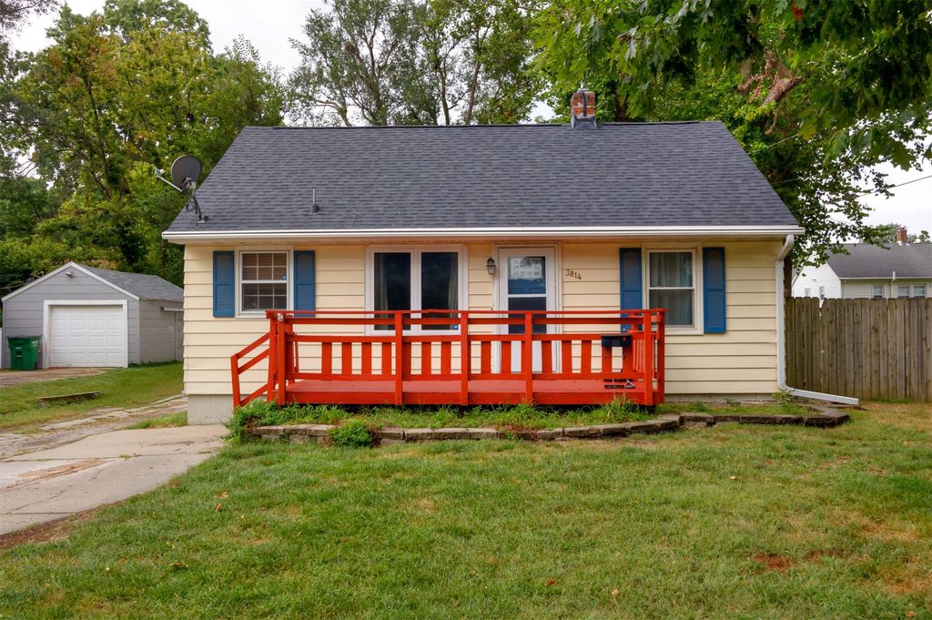 3814 67th Street, Urbandale, IA 50322