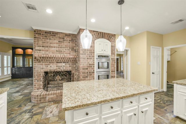 15 Crestone Place, The Woodlands, TX 77381